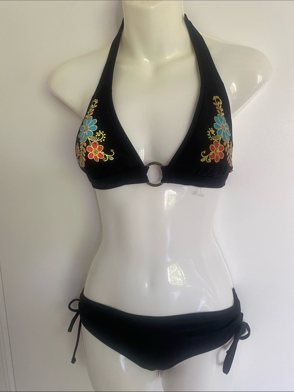AQUA ROSE BlackTwo-Piece Bikini w Boho vibe appliqué in blue/gold/Red Sze Small